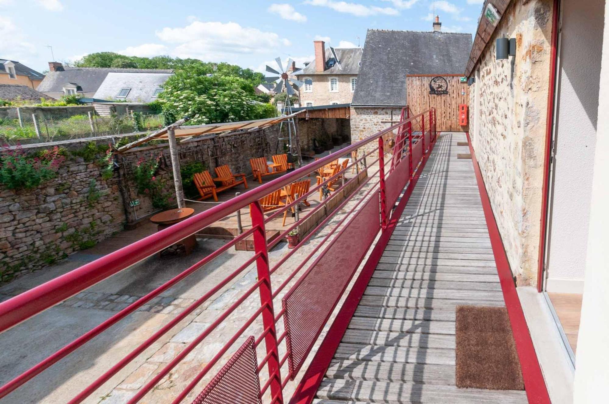 Hotel Le Ranch Brulon Екстер'єр фото