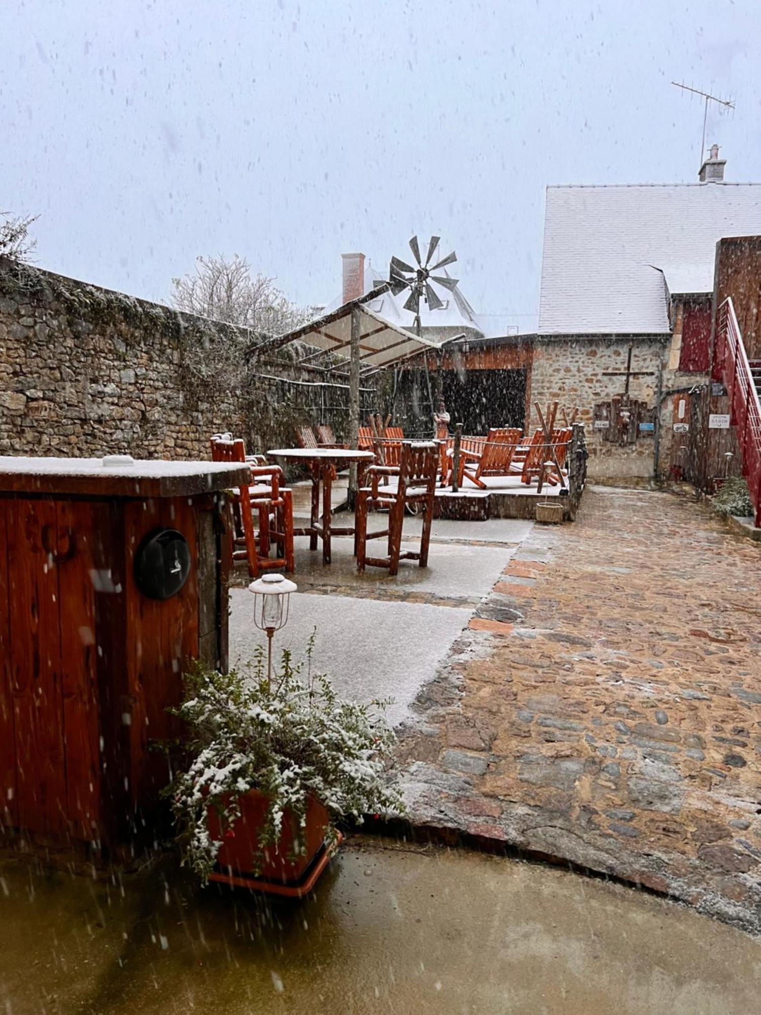 Hotel Le Ranch Brulon Екстер'єр фото
